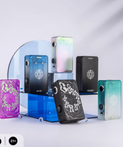 Lost Vape Centaurus P200 Box Mod นำเสนอเทคโนโลยีขั้นสูงและการออกแบบที่ทันสมัย กำลังไฟสูงสุด 200 วัตต์ เป็นบุหรี่ไฟฟ้าที่ทรงพลัง แผงสามารถปรับแต่งได้ตามสไตล์เฉพาะตัวของคุณ ขับเคลื่อนด้วยชิป Quest 2.0 ปรับระดับพลังงานได้ 5 ระดับ (I ถึง V) พร้อมปุ่มหมุนแบบแมนนวล